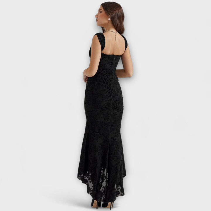 Renske – Long Dress with Elegant and Refined Corset