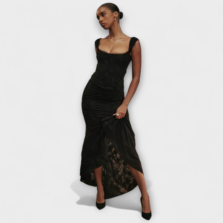 Renske – Long Dress with Elegant and Refined Corset